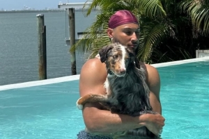 休赛期生活🏖️本西晒近期动态：出海游玩、与爱犬游泳等