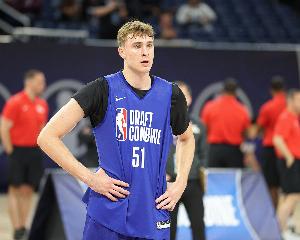 王健：NBA对小绿屋受邀人数无限制 去年起为避免球员尴尬变得谨慎